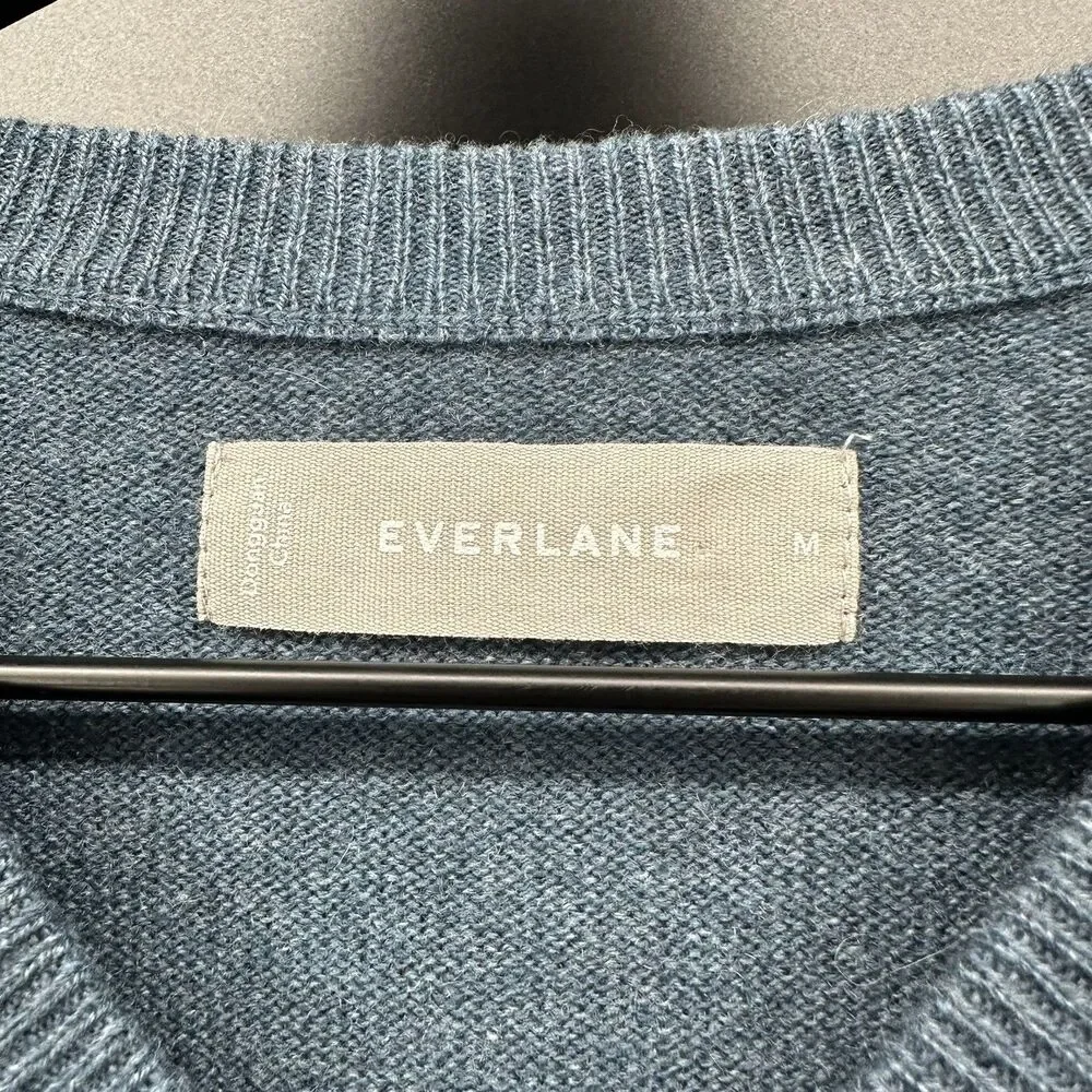 EVERLANE Men’s Cashmere V-Neck Blue Long Sleeve Sweater Medium
